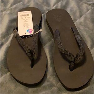 NWOT Reef Black Sandals